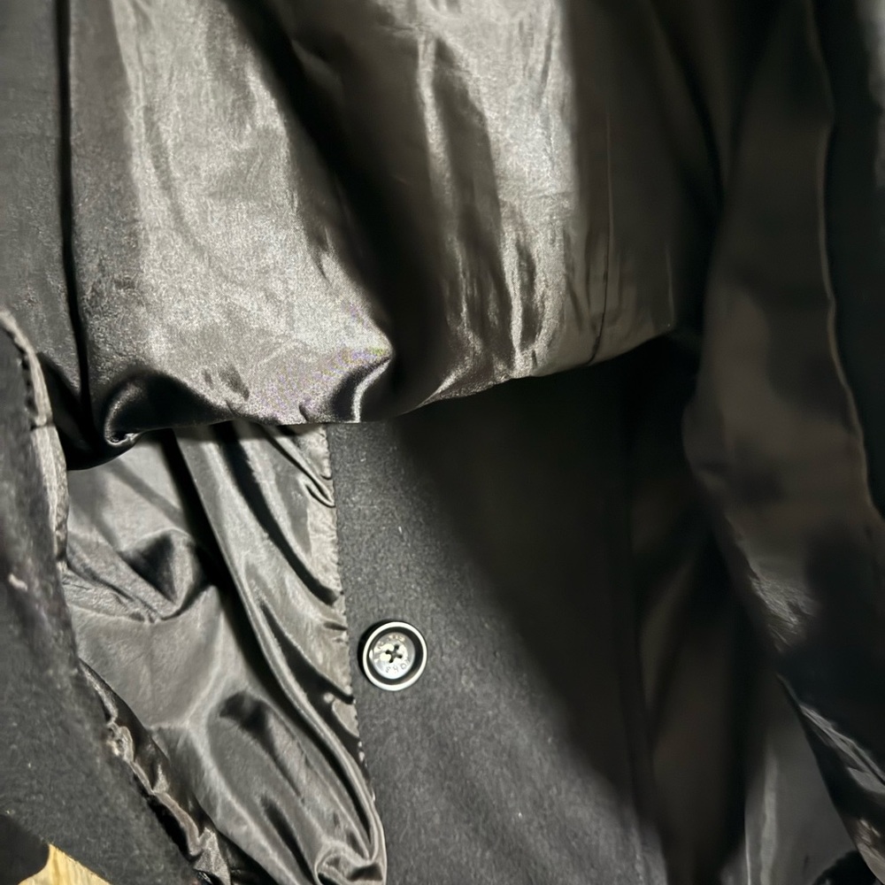 Michael Kors Black Wool Blend Double-Breasted
Peacoat (L) - Picture 4 of 4